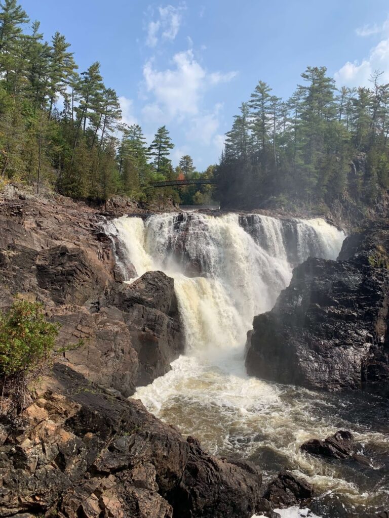 🌲 Visit Parc des Chutes Coulonge: Nature, History, and Family Adventure 🌲 Visit Parc des Chutes Coulonge: Nature, History, and Family Adventure
