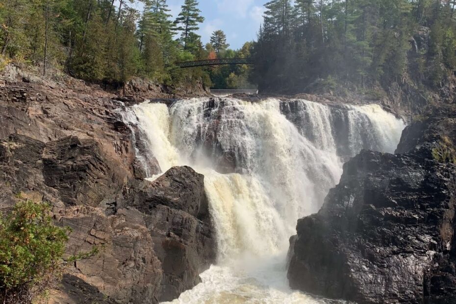 🌲 Visit Parc des Chutes Coulonge: Nature, History, and Family Adventure Parc des Chutes Coulounge Park Waterfalls