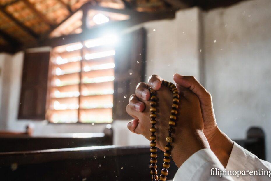 Clasped hands in prayer representing Tagalog Christian Quotes Pananalig at Pag-asa Strength.